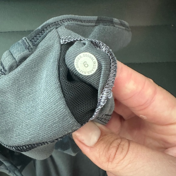 FLOW Y BRA LULULEMON SIZE 6 - Picture 3 of 3